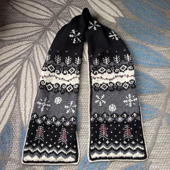 Talbots Women’s Knitted Fair Isle Winter Snow Theme Scarf 9.5” Wide - Picture 1 of 5